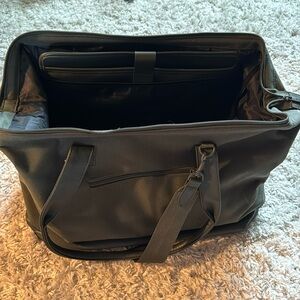 Beis olive green Weekender